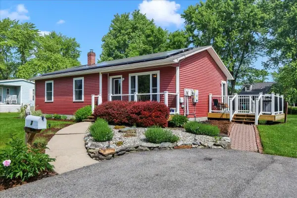 7 Courtney Drive, Vergennes, VT 05491