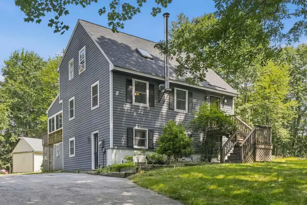 25 Pinewood Loop, Sandown, NH 03873