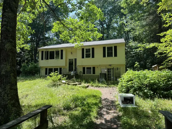 6 Saddlepath Road, Raymond, NH 03077