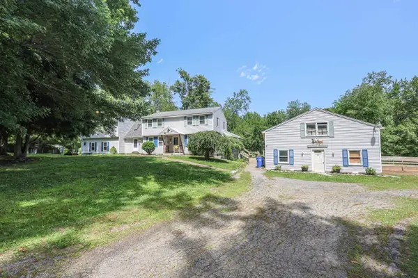 22 Holton Circle, Londonderry, NH 03053
