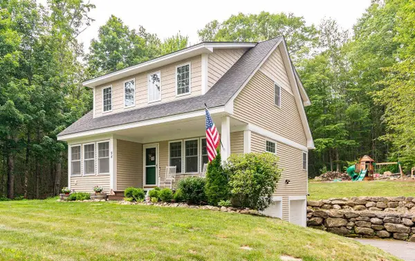 94 High Meadows Drive, Deerfield, NH 03037