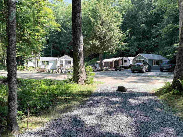 729 Davis Road, Cavendish, VT 05142
