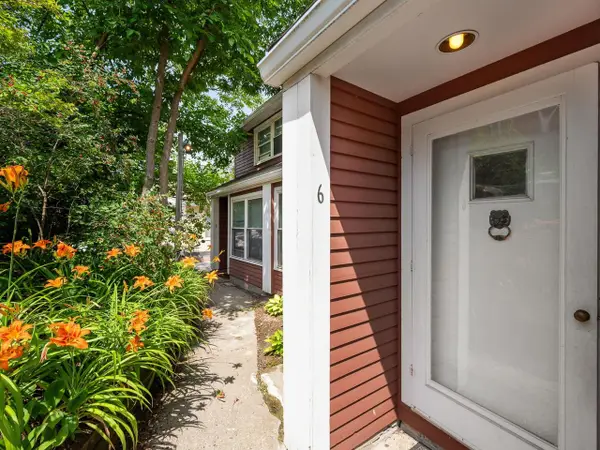 297 College Street #6C, Burlington, VT 05401