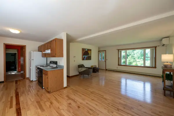 100 Riverside Lane, Royalton, VT 05068