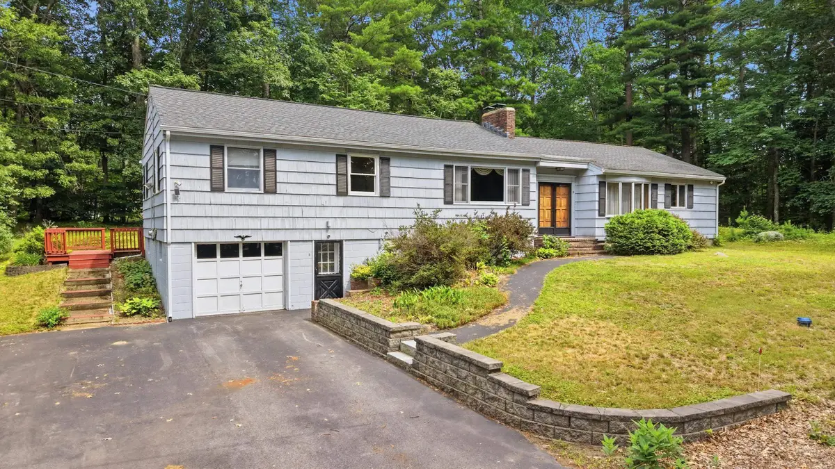 8 Escumbuit Road, Derry, NH 03038 - #1