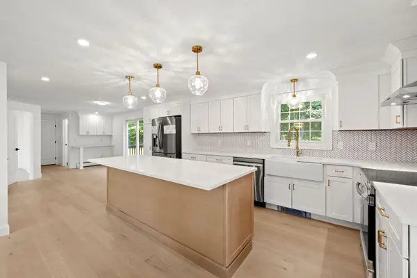 4 Elijah Hill Lane, Londonderry, NH 03053