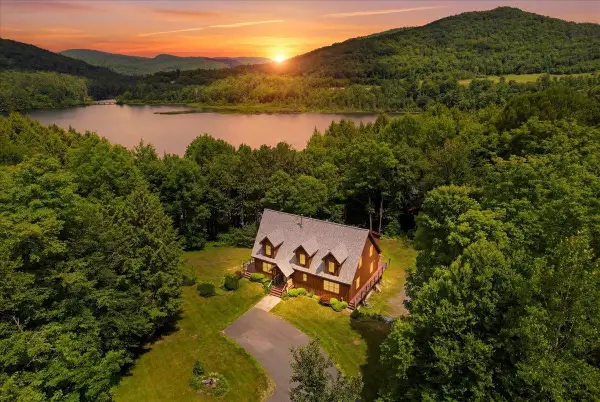 1996 Monroe Road, Littleton, NH 03561