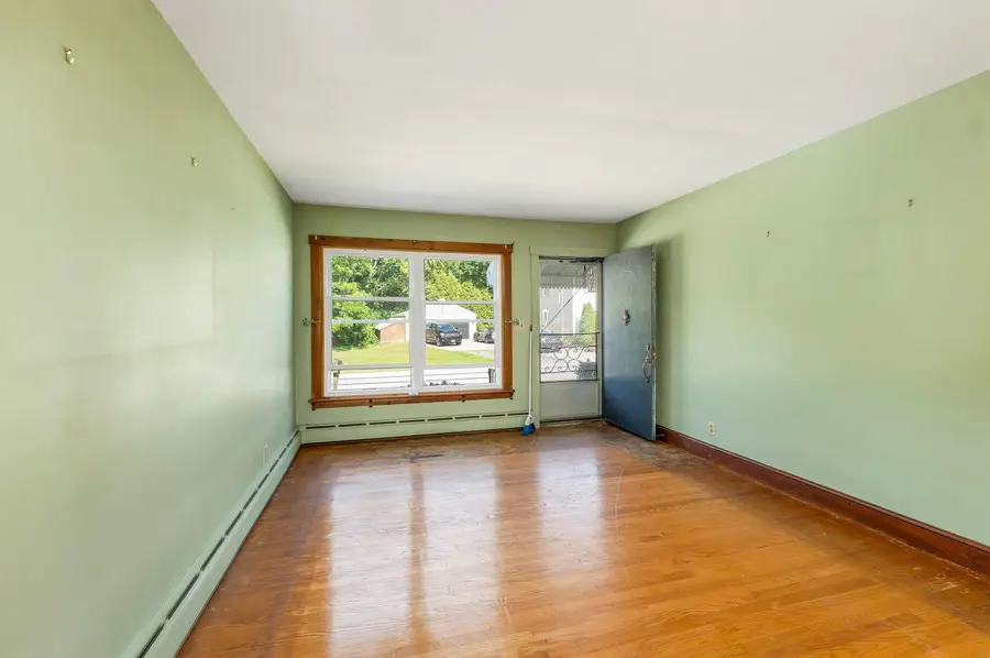 3 Pond Street, Newmarket, NH 03857 - #2