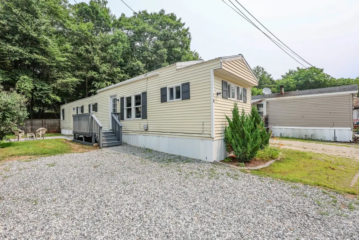 14 Christmas Tree Park, Epsom, NH 03234 - #1