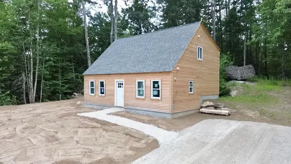 92 Long Shores Drive, Barrington, NH 03825