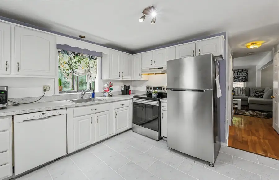 6 Colleen Road, Nashua, NH 03062 - #3