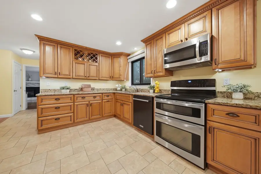 3 Sunshine Court, Nashua, NH 03063 - #2