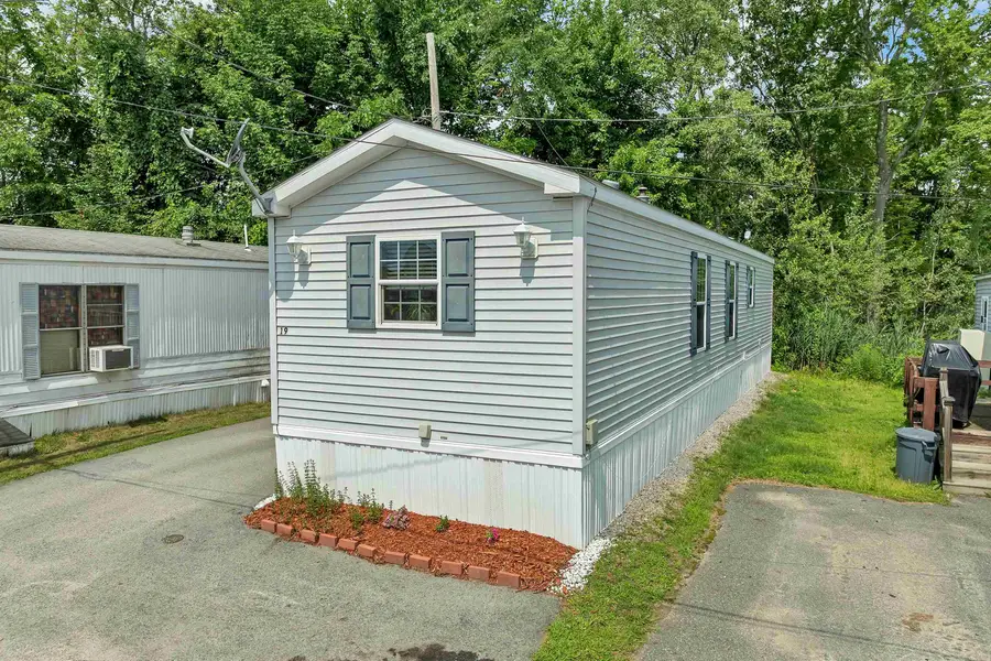 19 Brookwood Drive, Salem, NH 03079 - #3