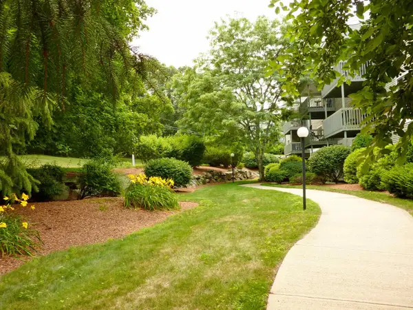 47 Dogwood Drive #107, Nashua, NH 03062
