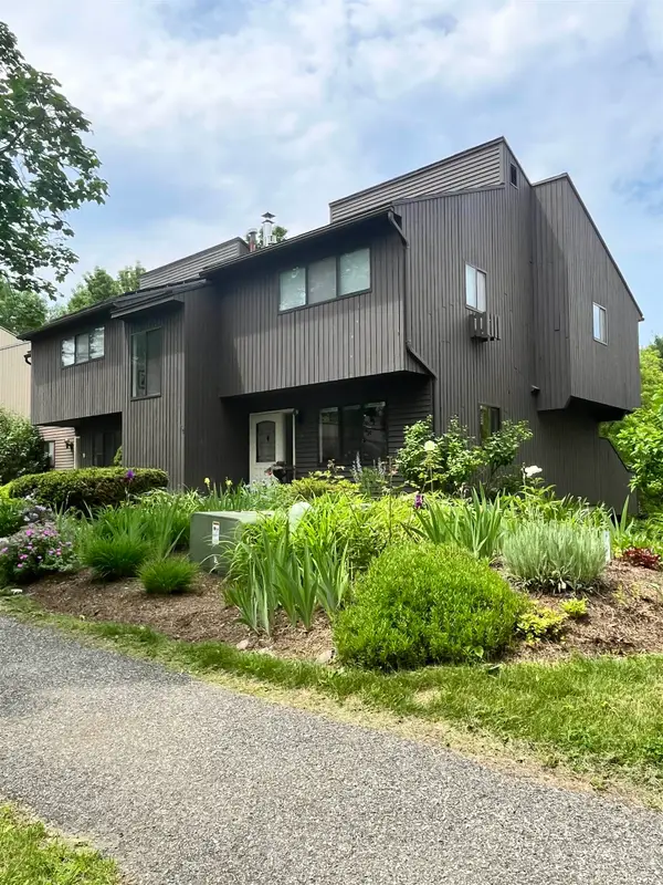 5 Lexington Green, South Burlington, VT 05403
