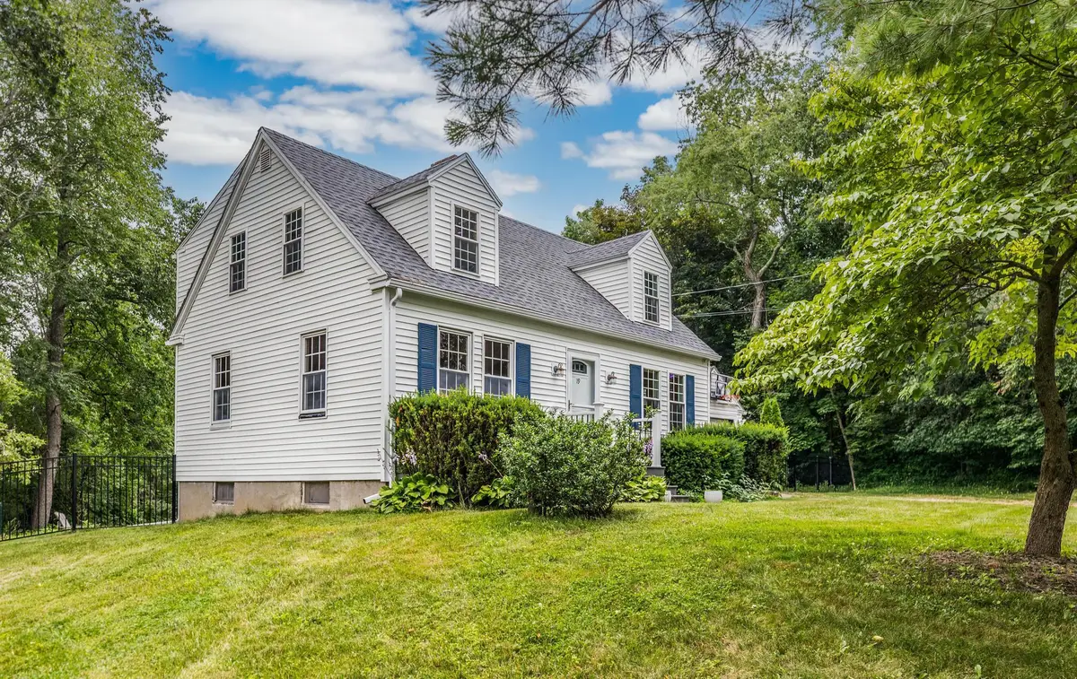 19 Winnicutt Road, Stratham, NH 03885-2425 - #1