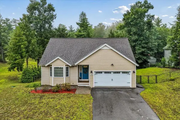 33 Ward Way, Danville, NH 03819