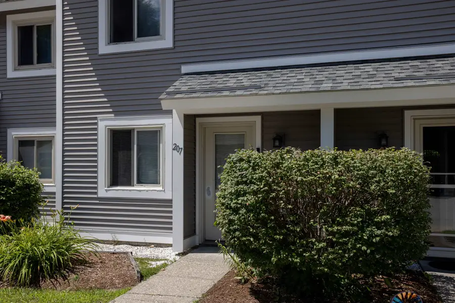 207 Sugar Tree Lane, South Burlington, VT 05403 - #2