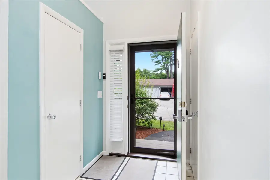 9 Pondview Drive, Merrimack, NH 03054 - #3