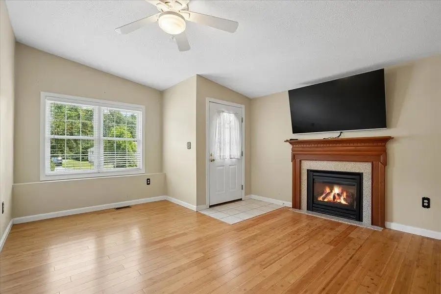 25 Rainbow Drive, Londonderry, NH 03053 - #3