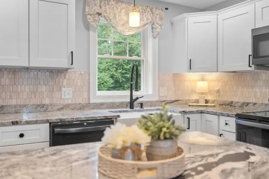 10 Meghan Drive, Sandown, NH 03873 - #2