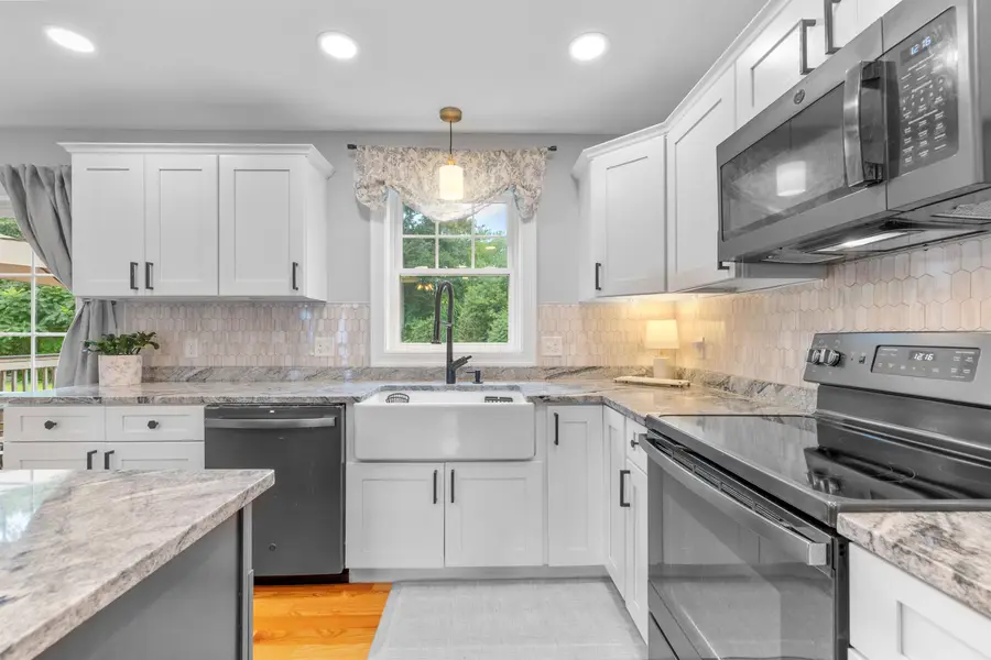 10 Meghan Drive, Sandown, NH 03873 - #3