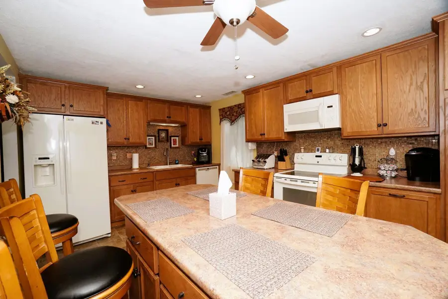 168 Coburn Woods Avenue, Nashua, NH 03063 - #3
