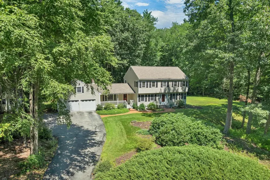 8 Christmas Tree Circle, Bedford, NH 03110 - #2