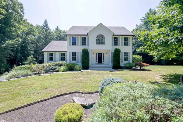 14 Meadow Brook Crossing, Sandown, NH 03873