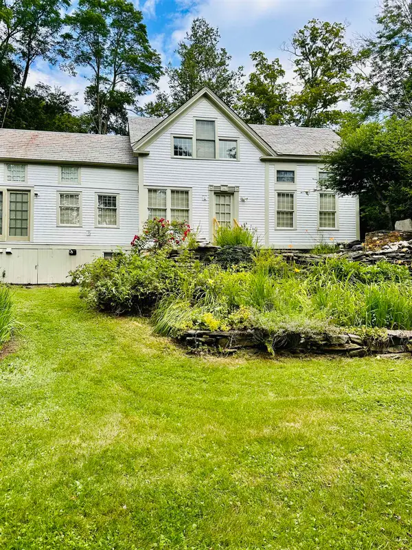 7 Cross Street, Newfane, VT 05345