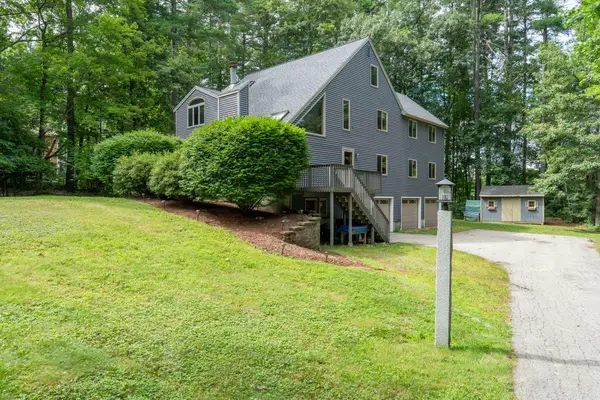 8 Seasons Lane, Londonderry, NH 03053