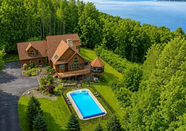 6008 Lake Road, Newport Town, VT 05857
