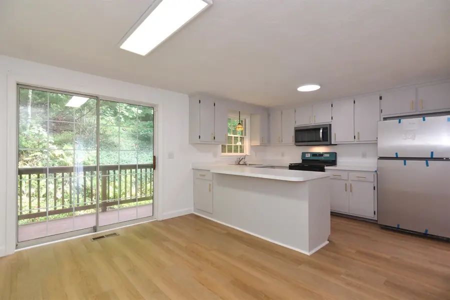 8 Hawkstead Hollow, Nashua, NH 03063 - #2