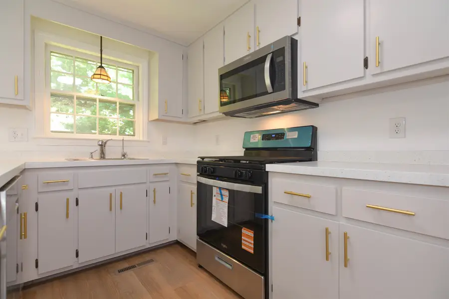 8 Hawkstead Hollow, Nashua, NH 03063 - #3