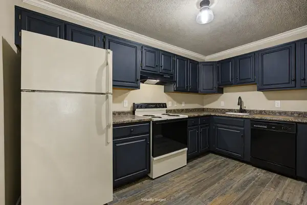 5 Bartemus Trail #105, Nashua, NH 03063