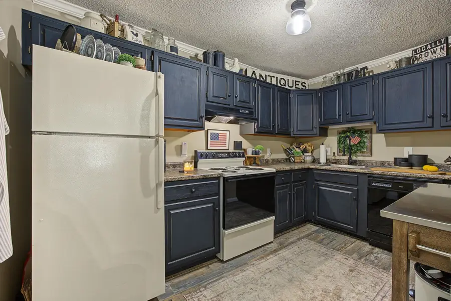 5 Bartemus Trail #105, Nashua, NH 03063 - #2