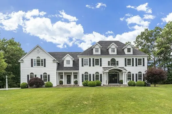 17 Bennington Road, Windham, NH 03087