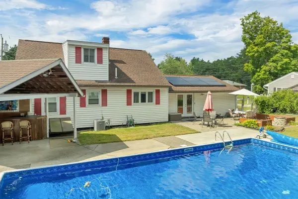 7 Donna Street, Nashua, NH 03060