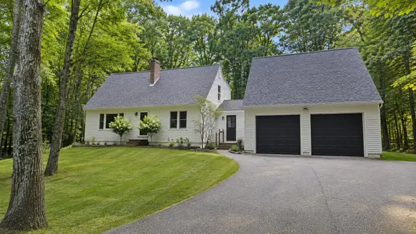 16 Moharimet Drive, Madbury, NH 03823