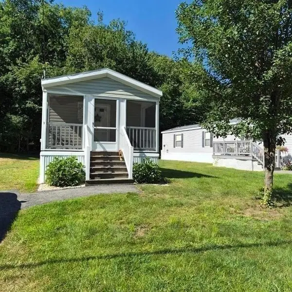 9 Parklane Road, Hampstead, NH 03841