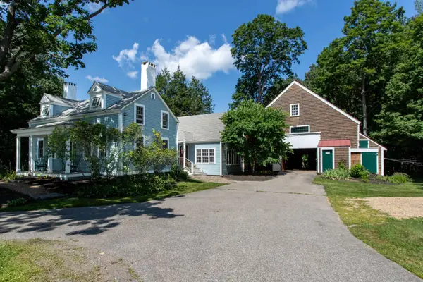 83 Walnut Avenue, North Hampton, NH 03862