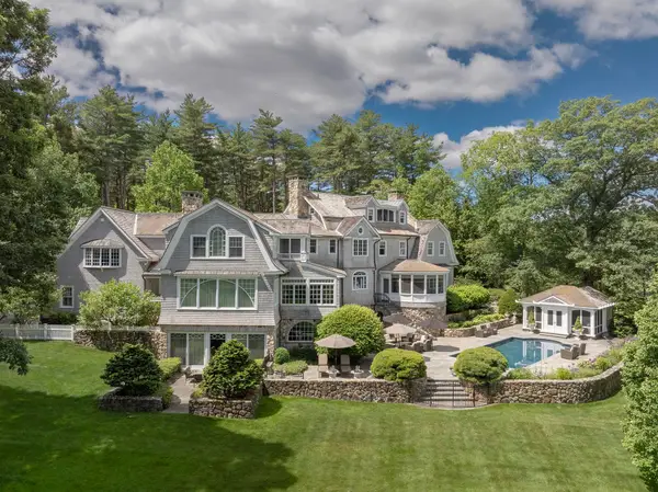15 Runnymede Drive, North Hampton, NH 03862