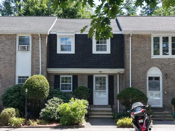 24 Fieldstone Drive, Londonderry, NH 03053