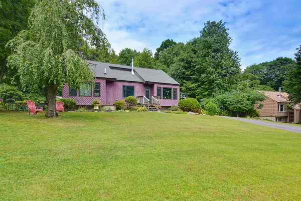 33 Redfield Circle, Derry, NH 03038