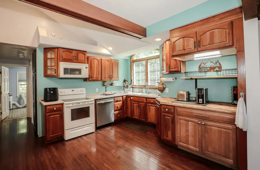 10 Kendall Pond Road, Derry, NH 03038 - #2