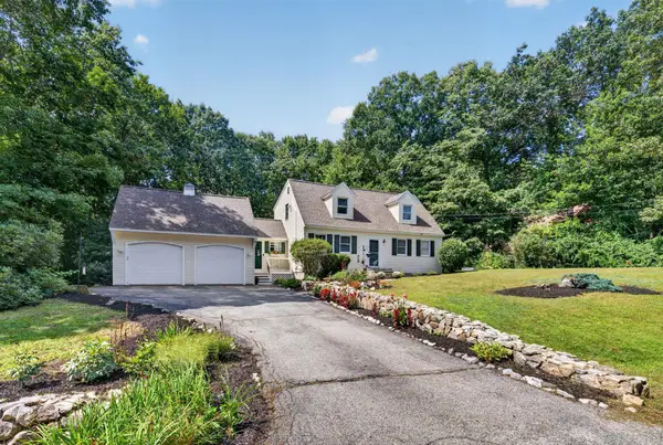 13 Helen Drive, Hooksett, NH 03106