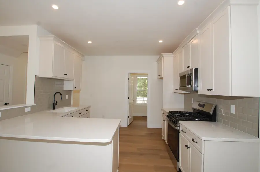 122 South Road, Londonderry, NH 03053 - #3