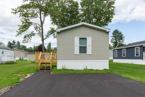 16 South Emperor Drive, Concord, NH 03303
