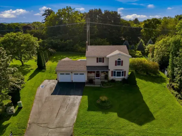 82 Terry Lane, Williston, VT 05495