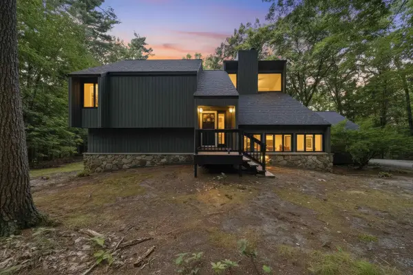 26 Old Manchester Road, Amherst, NH 03031